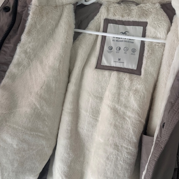 HOLLISTER ALL-WEATHER FAUX FUR-LINED BOMBER JACKET - Picture 3 of 8